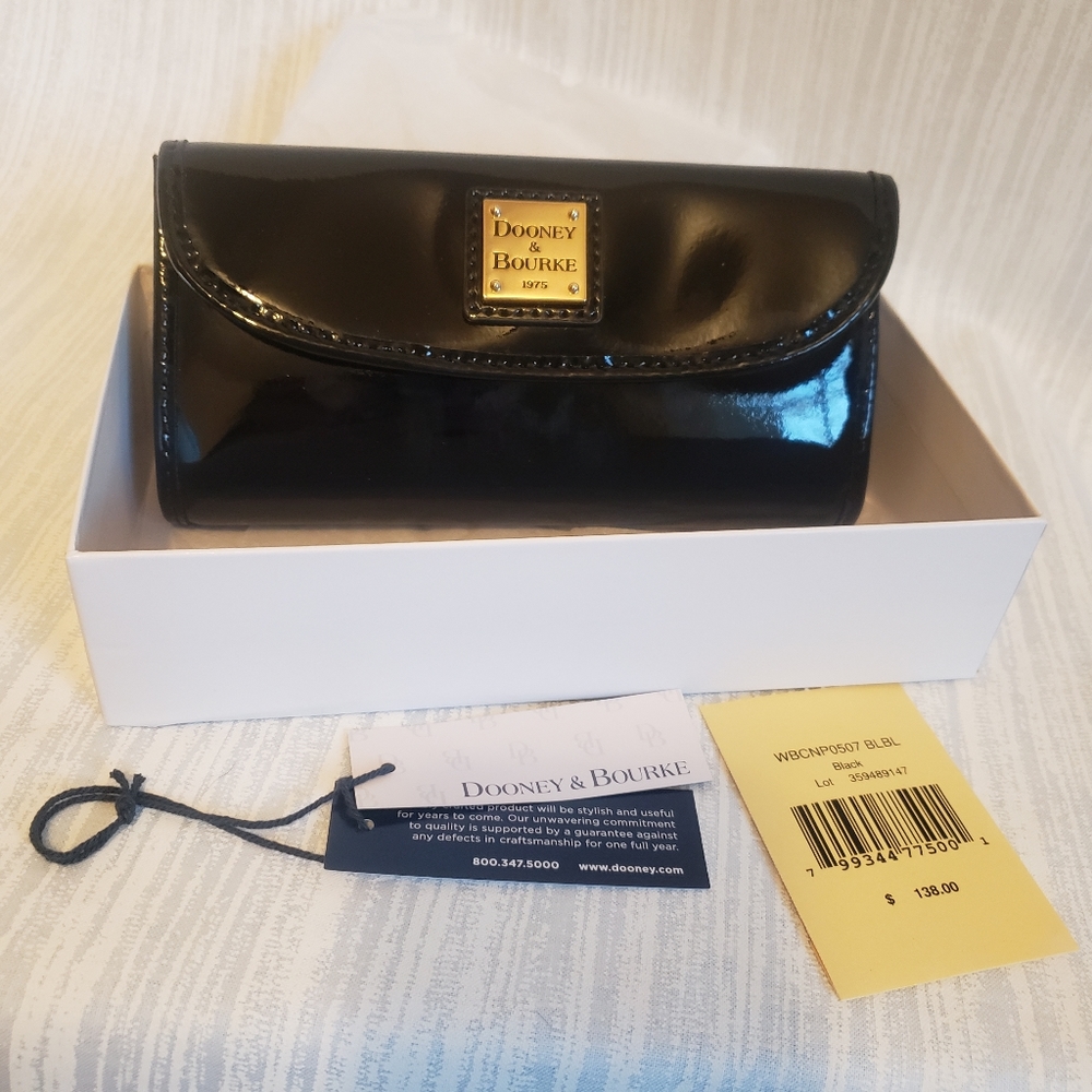 Dooney & Bourke Patent Continental Clutch NWT